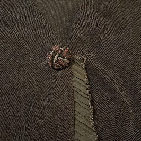 Beautiful Chico’s Traveler’s Cardigan w/stunning hem. - Picture 8 of 11